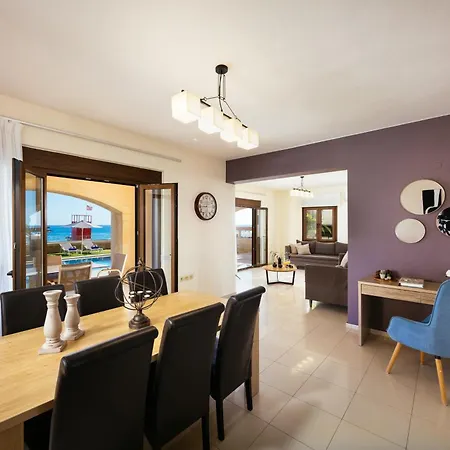 Front Avra Villa Réthimno